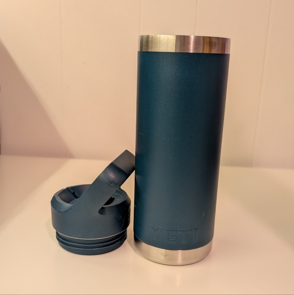 YETI Dark Teal Tumbler with Lid 532ml Water Bottle | No Straw